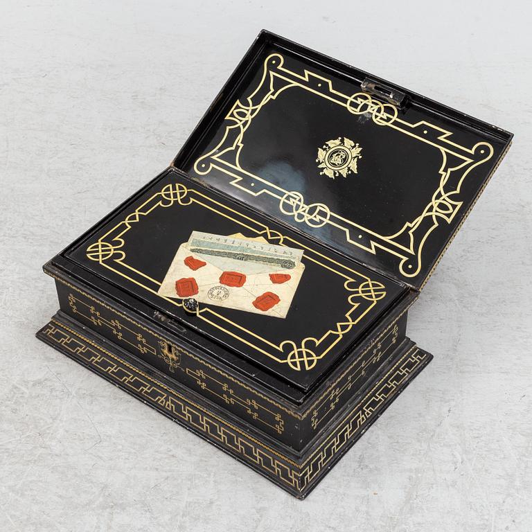 Bord med skrin, Ersbach und Hausness Blechwarenfabrik, Dresden, 1880-tal.