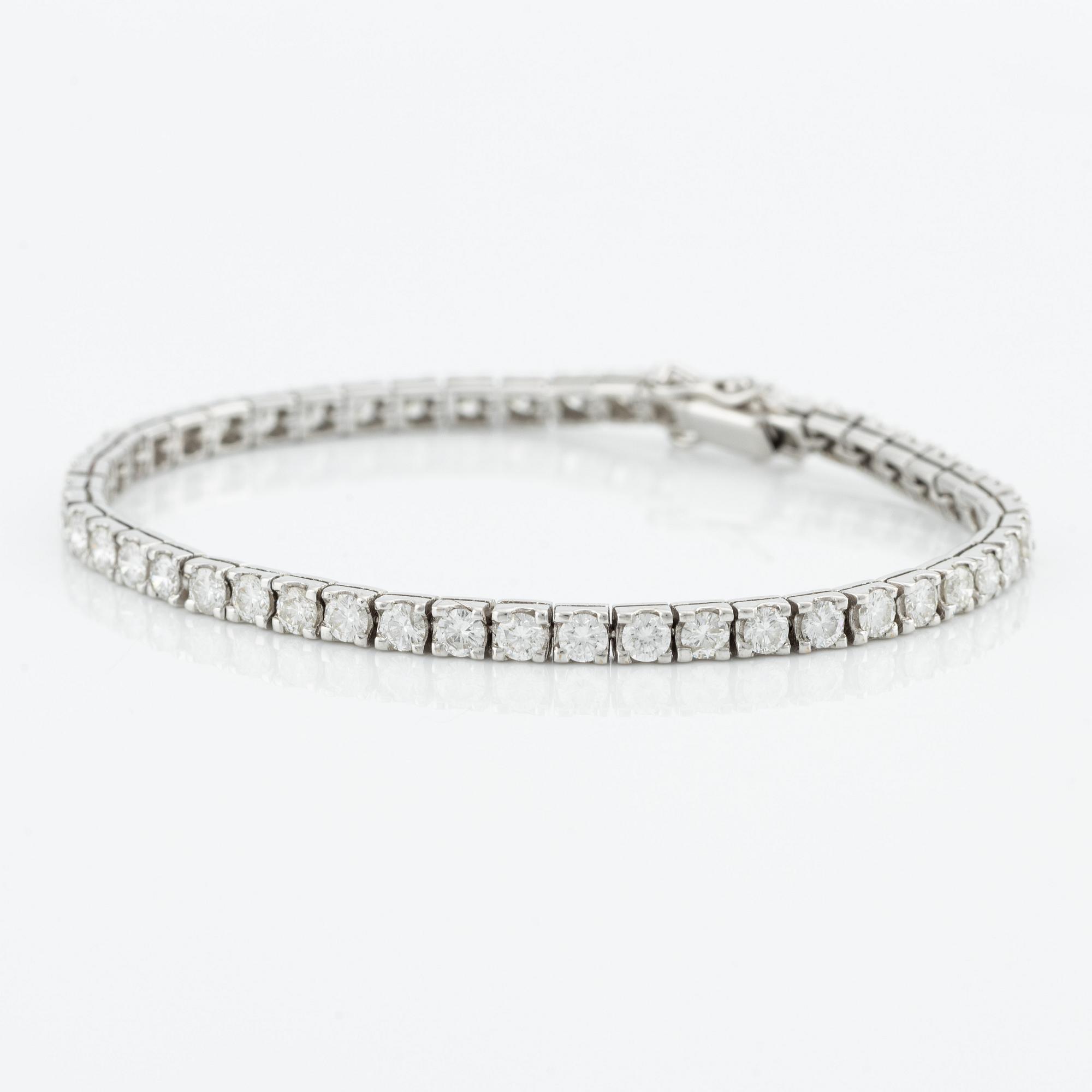 Tennisarmband, vitguld med briljantslipade diamanter, totalt ca 4,80 ct.