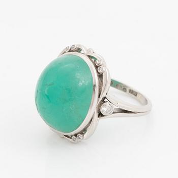 Ring, platina med cabochonslipad smaragd och diamanter, David Andersen & Co.