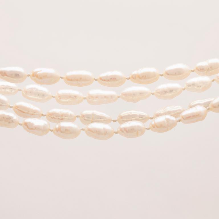 A necklace of cultured pearls set with a 14K gold lock and round brilliant cut diamonds.