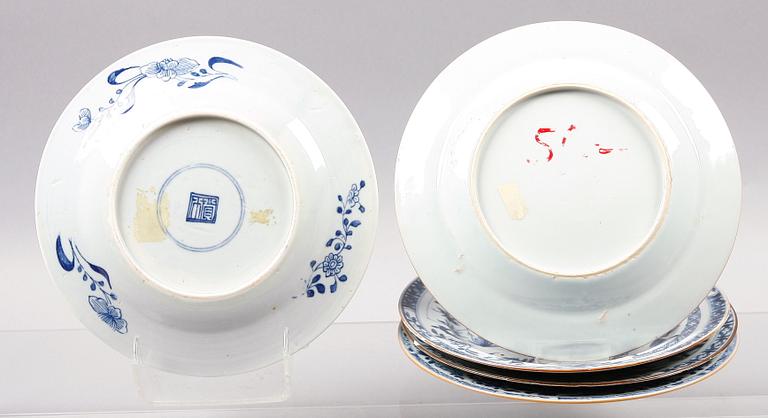 TALLRIKAR, 5 st, porslin, Kina mest Qianlong 1700-tal.