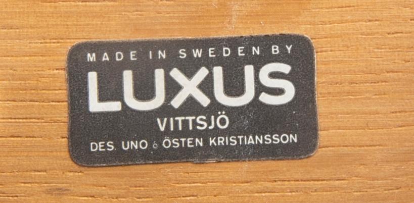 Luxus, 2 wall lamps, oak, plastic.