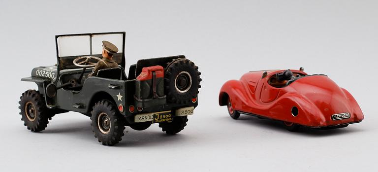 PLÅTBILAR, 2 st, Arnold och Schuco, 1900-talets första hälft.