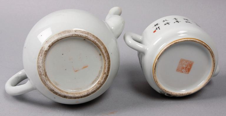 TEKANNOR, 2 st, porslin, Kina. 1900-tal.