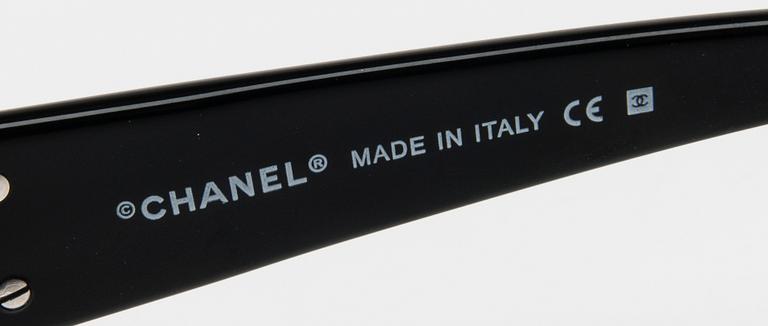SOLGLASÖGON, Chanel.