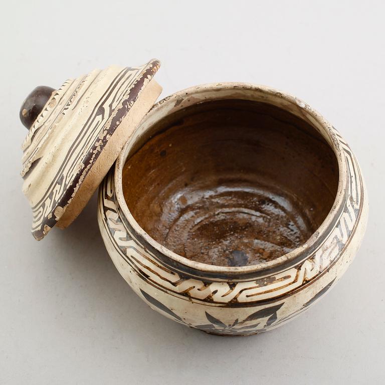 A Cizhou ware pot with cover, presumably Yuan dynasty (1260-1370).