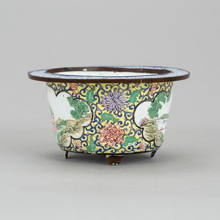 SKÅL, emalj, Kina, 1700-tal.