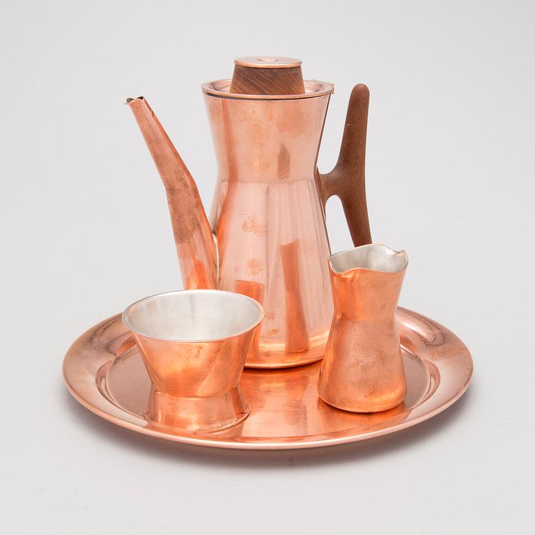 TAPIO WIRKKALA, KAFFESERVIS, 4 DELAR, koppar och ädelträ Kultakeskus, 1900-talets andra hälft.