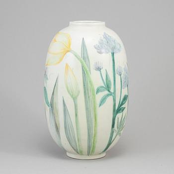 A stoneware vase by Carl-Harry Stålhane.