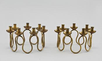 LJUSSTAKAR, ett par, mässing, Arvika, för Firma Svenskt Tenn, 1900-talets andra hälft.