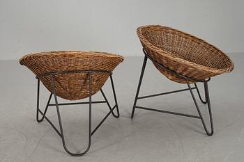 KORGFÅTÖLJER, ett par, 1950/60-tal.