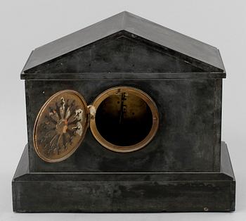 BORDSPENDYL, empirestil, omkring 1900.