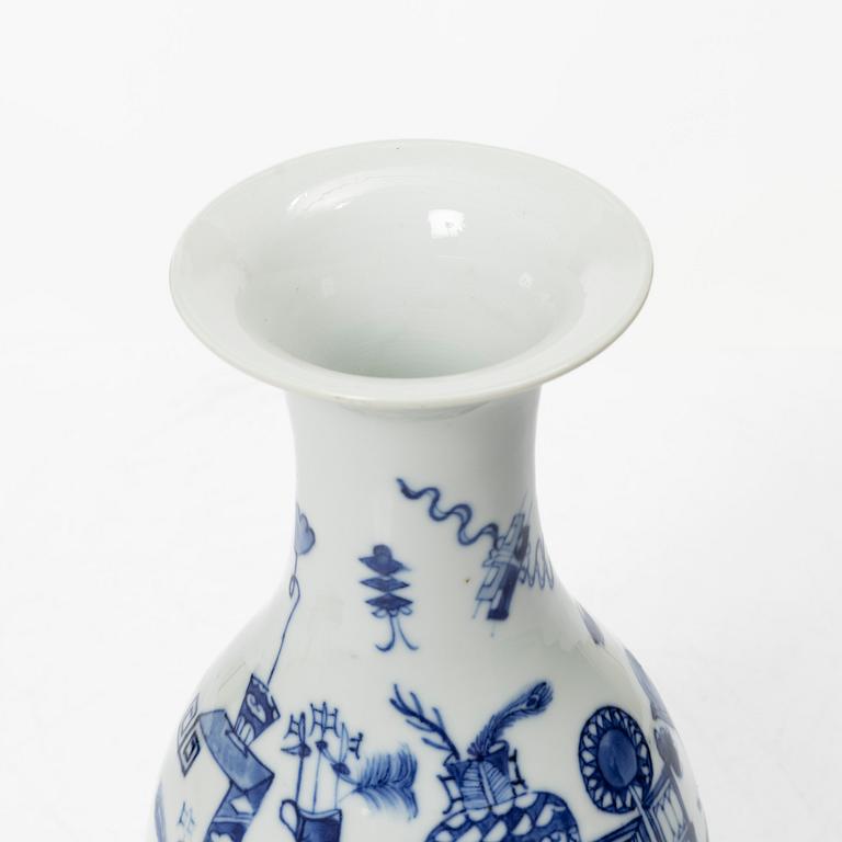 Vas, porslin, Kina, Qingdynastin, 1800-tal.