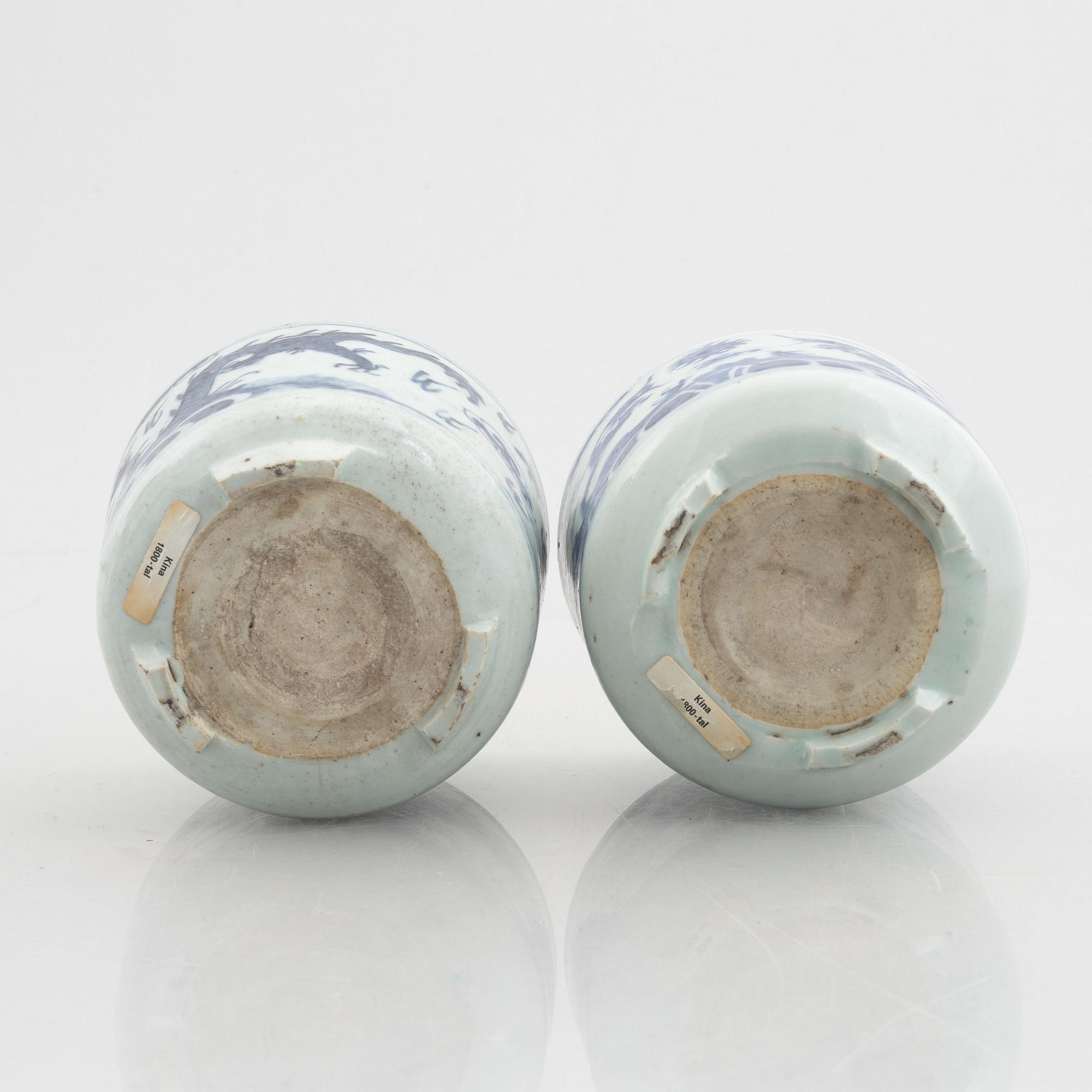 A pair of similar porcelain pots, China, Qing dynasty, 19th century.