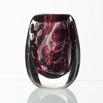 Edvin Öhrström, an 'ariel' glass vase, Orrefors 1950.