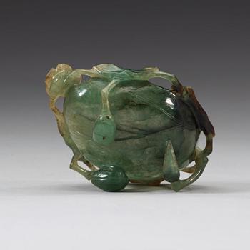 A carved nephrite brush washer, late Qing dynasty (1644-1912).