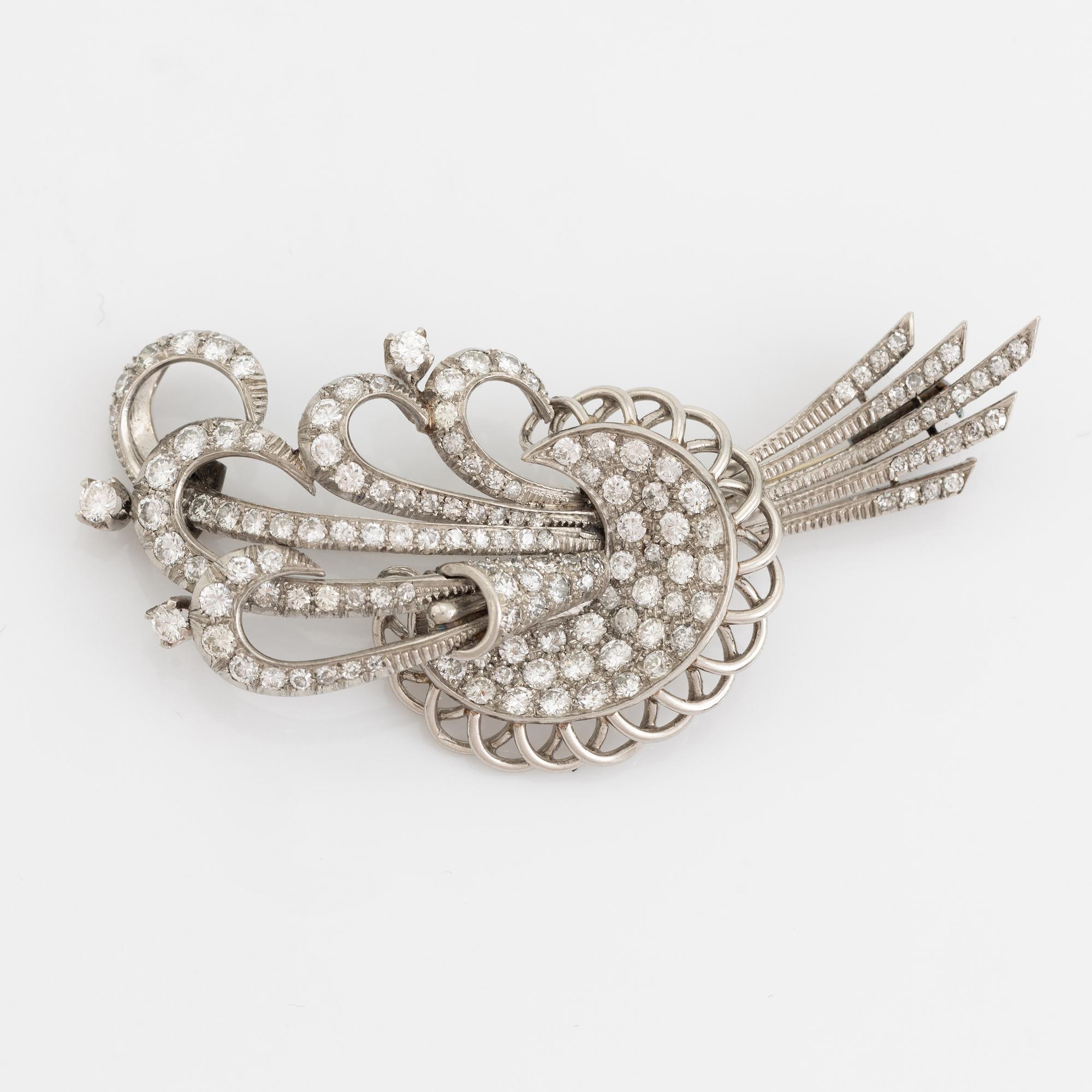 Platinum and brilliant cut diamond brooch. Ca 1930-40's.