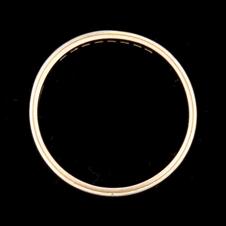 RING, 18k guld- vitguld, 8 mindre åttkantsslipade daimanter, ca 0.08ct. Vikt ca 3,5g.
