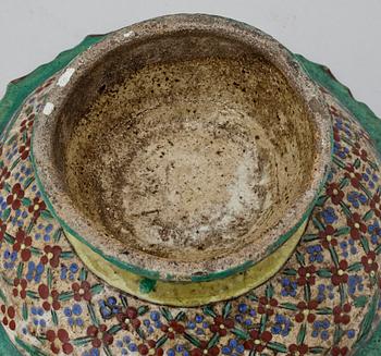 SKÅL PÅ FOT, keramik, Sydostasien, 1900-talets början.