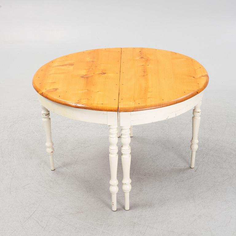 A dining table, late 19th Century.