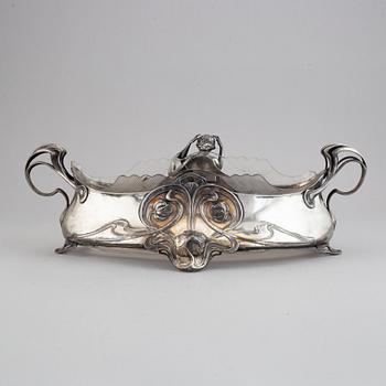 An Art Nouveau early 20th century silver plate jardinière.