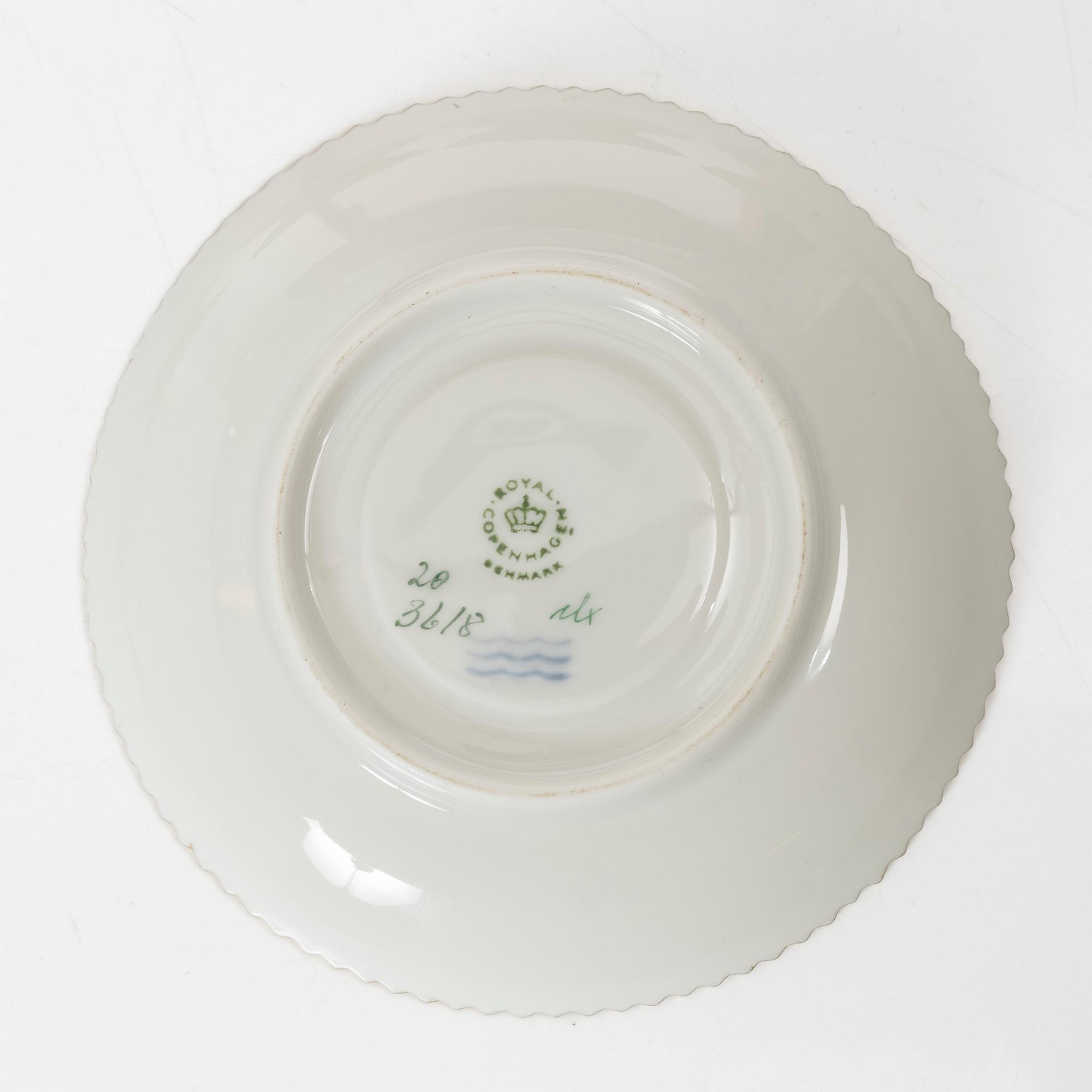 Kaffekoppar med fat, fyra stycken, porslin. 'Flora Danica', Royal Copenhagen, Danmark, 1900-tal.