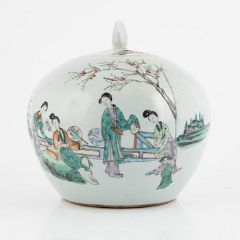 A Famille rose porcelain urn, 20th century.