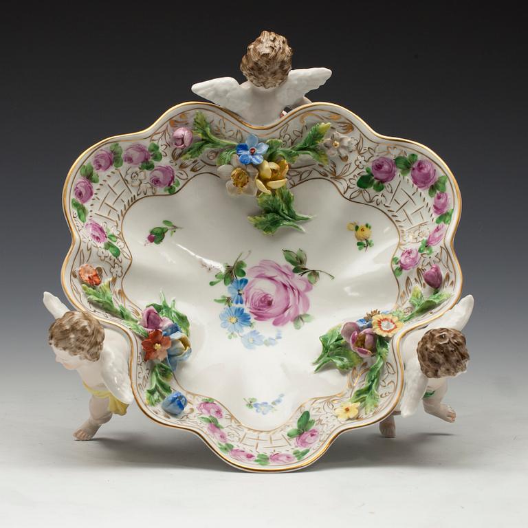 SKÅL PÅ FOT, porslin, Tyskland, Dresden, 1900-talets början.