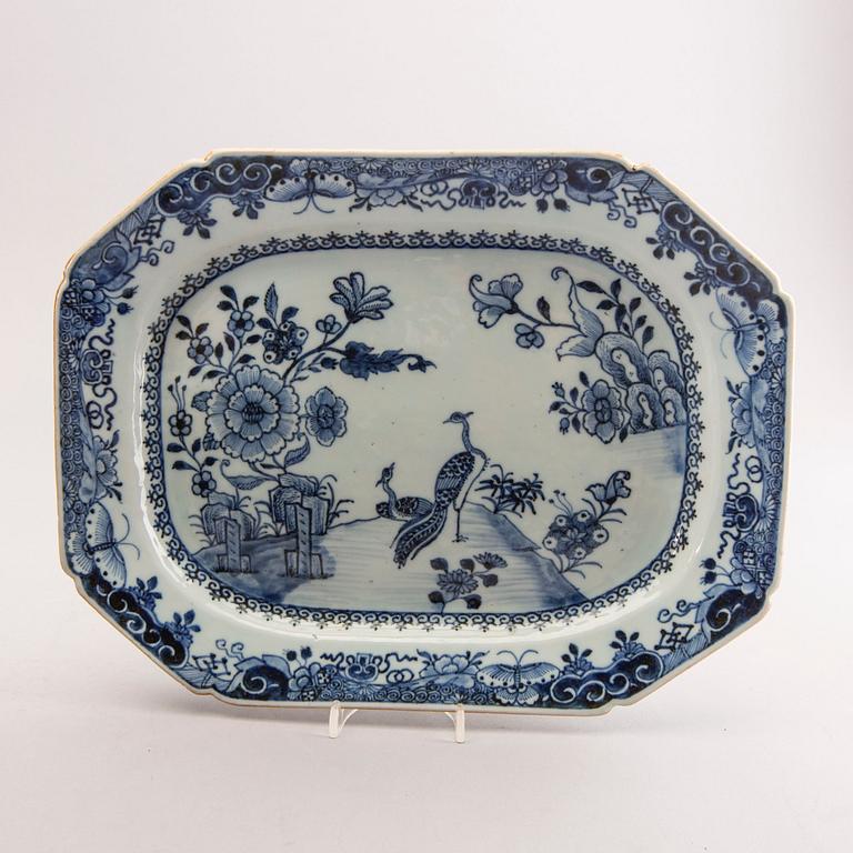 Uppläggningsfat 2 st Kina Qianlong (1736-95) porslin.