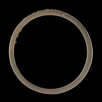 RING, 18k vitguld med 8 briljantslipade diamanter, ÖRN, Göteborg, 1969. Vikt 3 g.