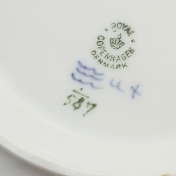 SERVISDELAR, 13 st, porslin, "Musselmalet", Royal Copenhagen, Danmark, 1900-tal.