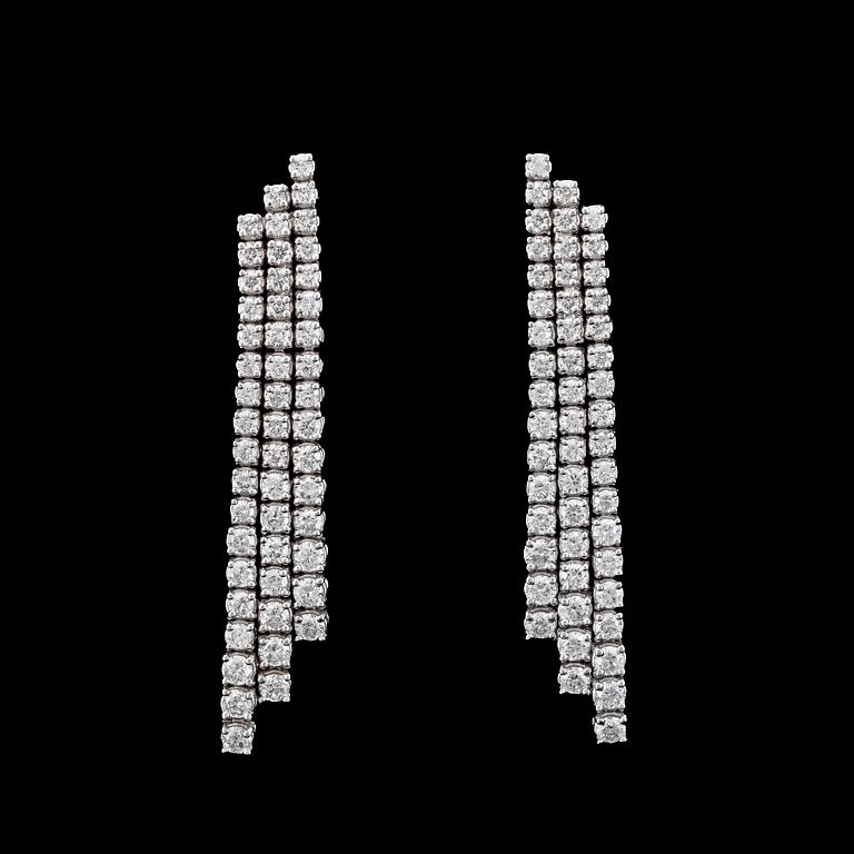 ÖRHÄNGEN, briljantslipade dimanter, tot. 5.50 ct.