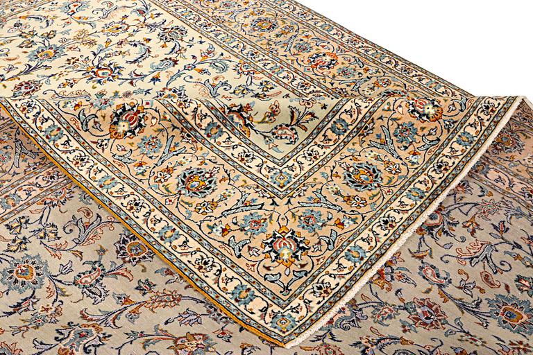 A Kashan carpet, c. 380 x 276 cm.