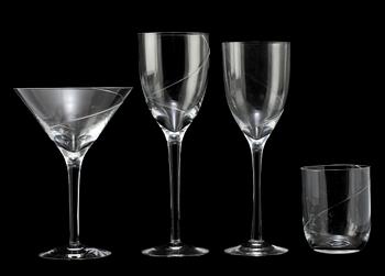GLASSERVISDELAR, 29 st, "Line", Anna Ehrner, Kosta Boda, 1900-talets fjärde kvartal.
