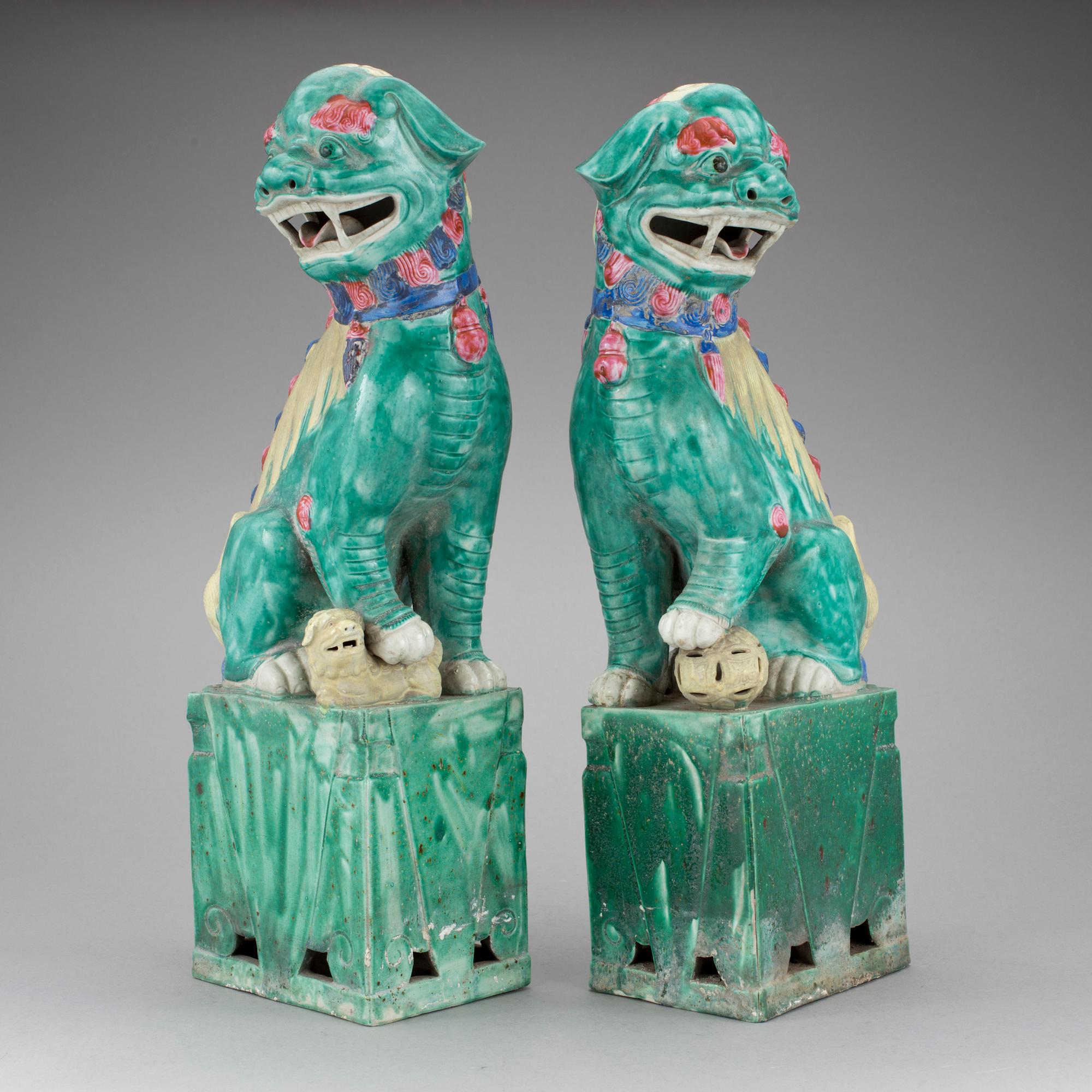 FOHUNDAR, ett par, porslin, Kina, 1900-tal.