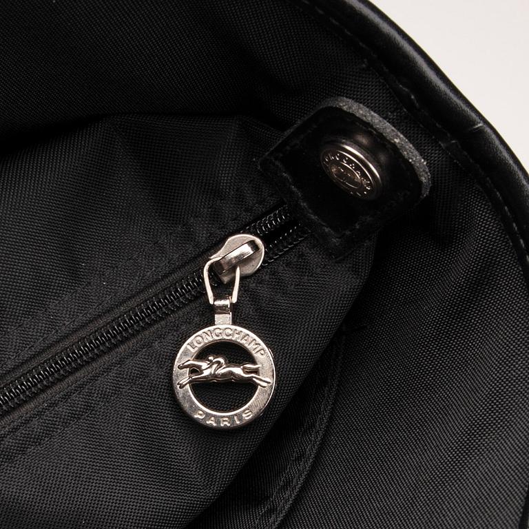 LAUKKU, Longchamp.