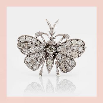 BROSCH/HÄNGE i form av en fjäril med diamanter totalt ca 2.70 ct.