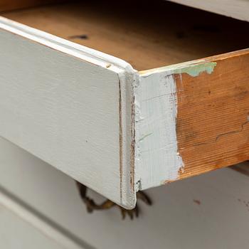 CHEST OF DRAWERS, first half of the 19th century.