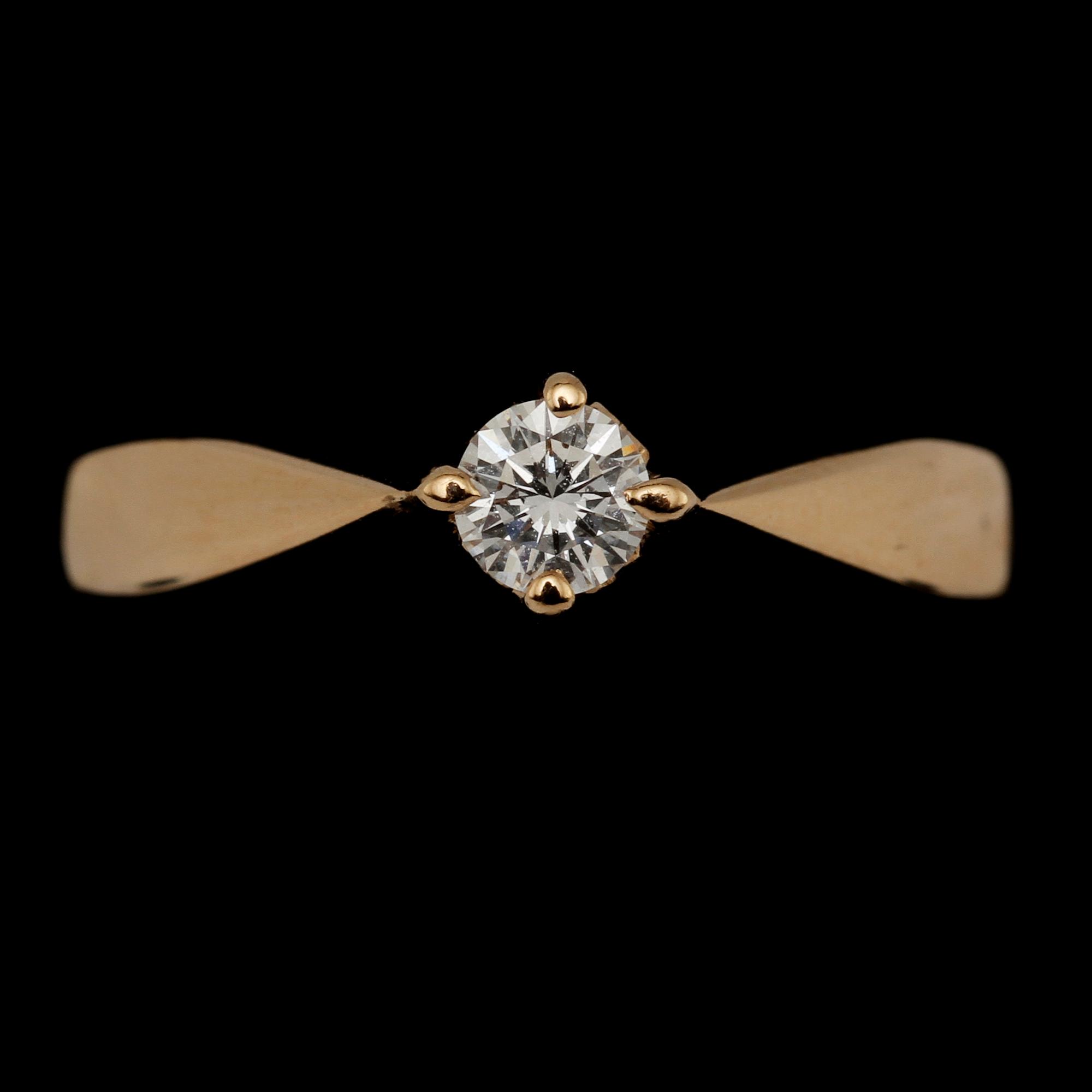 RING, 14k guld med briljantslipad diamant, 0.16 ct. Vikt 3 g.