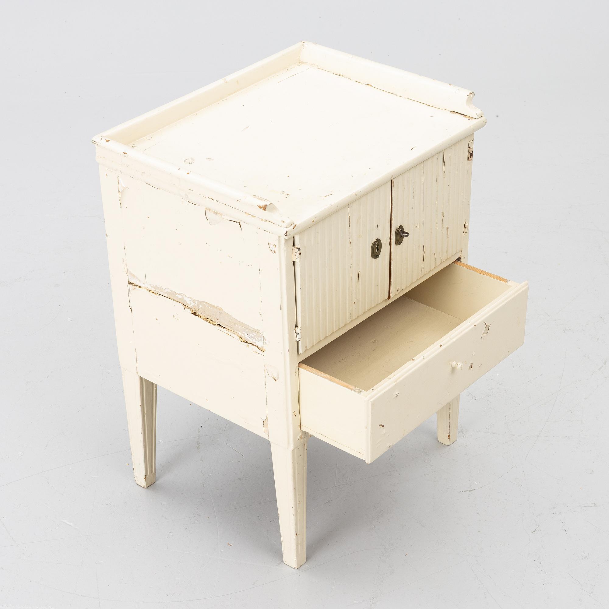 A bedside cabinet, 19th century.