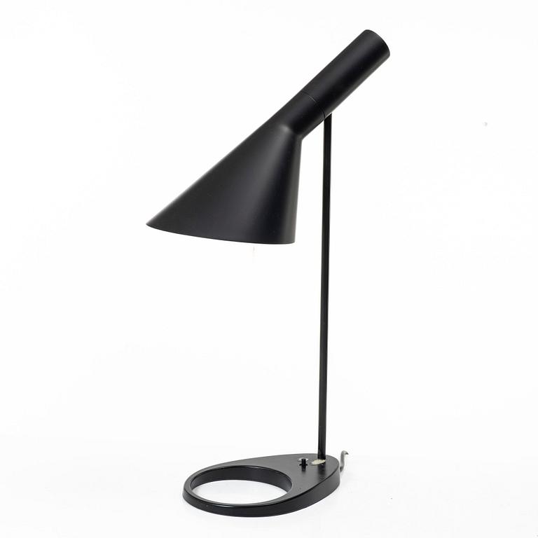 Arne Jacobsen, bordslampa, "AJ", Louis Poulsen, Danmark.