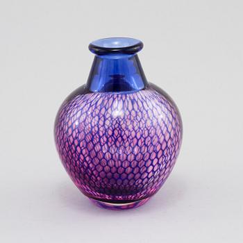 VAS, glas, "Kraka", Sven Palmqvist, Orrefors, signerad och numrerad 537, 1900-talets andra hälft.