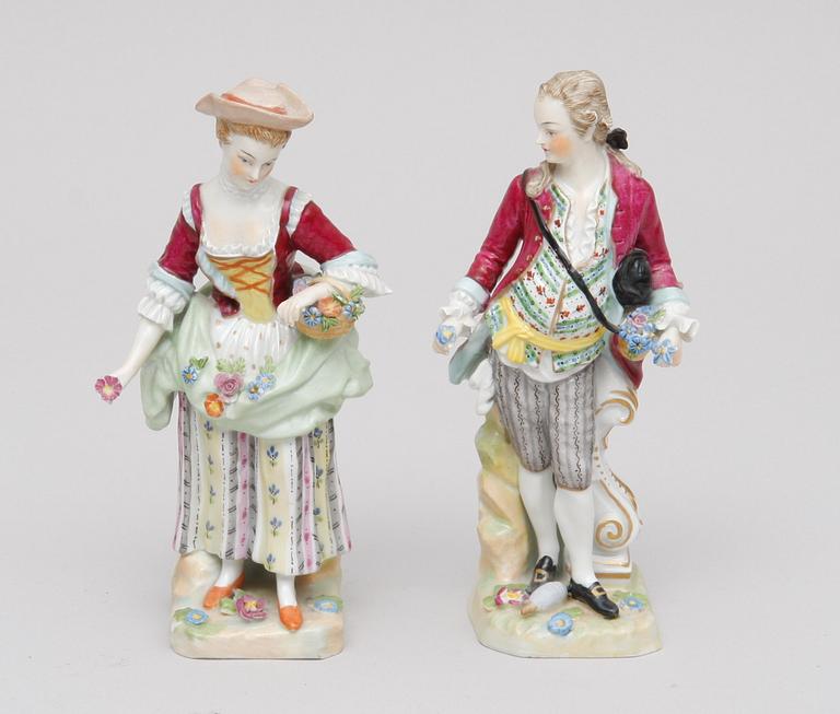 FIGURINER. Ett par. Porslin.