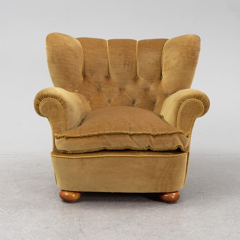 A Swedish modern eacy chair, 1940s.