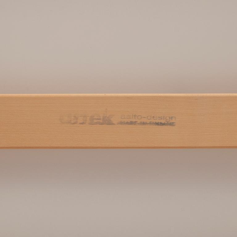 ALVAR AALTO, karmstolar, ett par, modell 403, Artek 1980-tal.