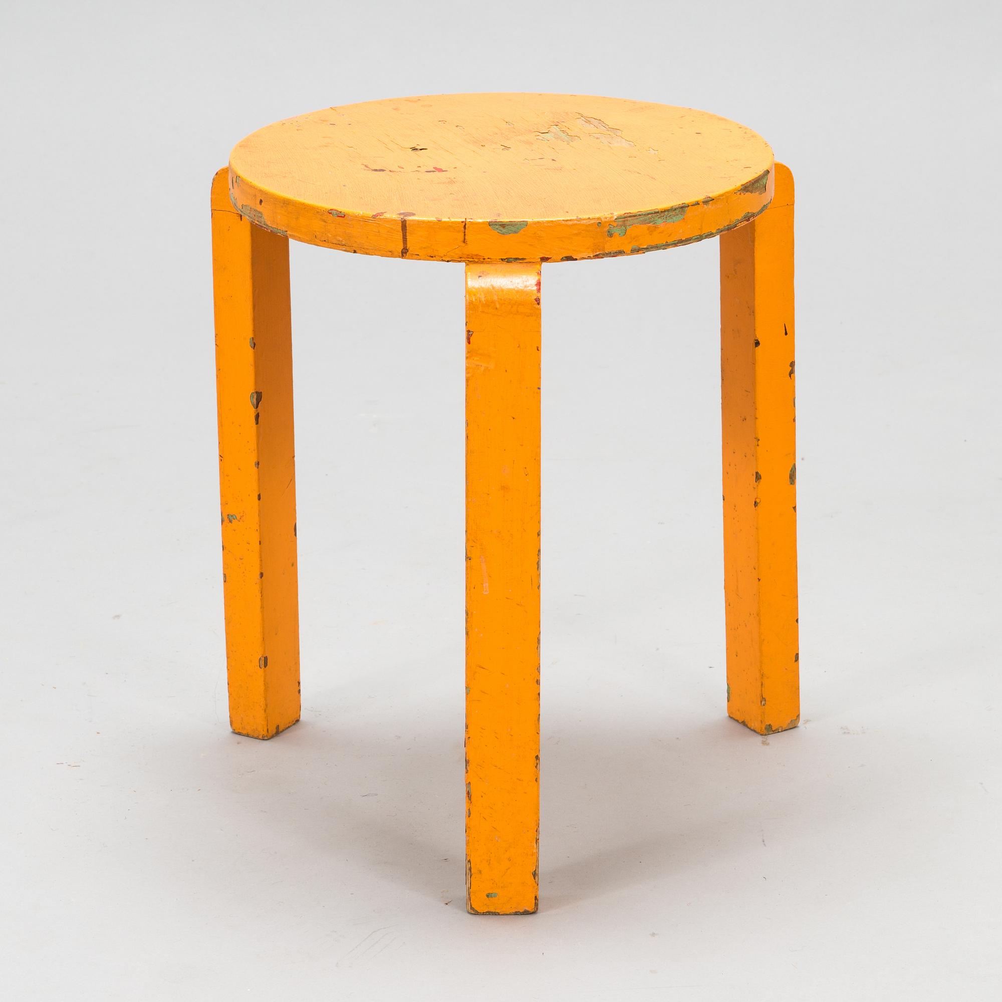 Otto Korhonen, jakkara, O.Y. Huonekalu- ja Rakennustyötehdas A.B. 1920-luvun loppu.