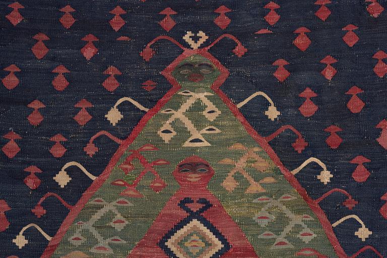 An antique Sarköy kelim, ca 239 x 214 cm.