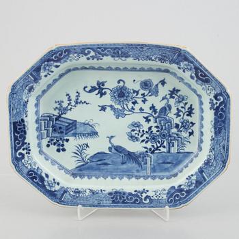 Two Chinese porcelain ladle dishes, a large dish and a small tureen with cover, Qing dynasty, Qianlong (1736-95).