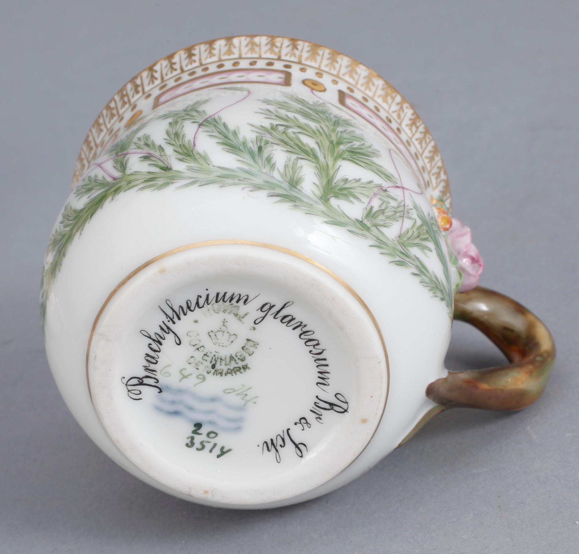 CREMEKOPPAR med FAT, porslin, 2 st, Flora Danica, Royal Copenhagen, Danmark.