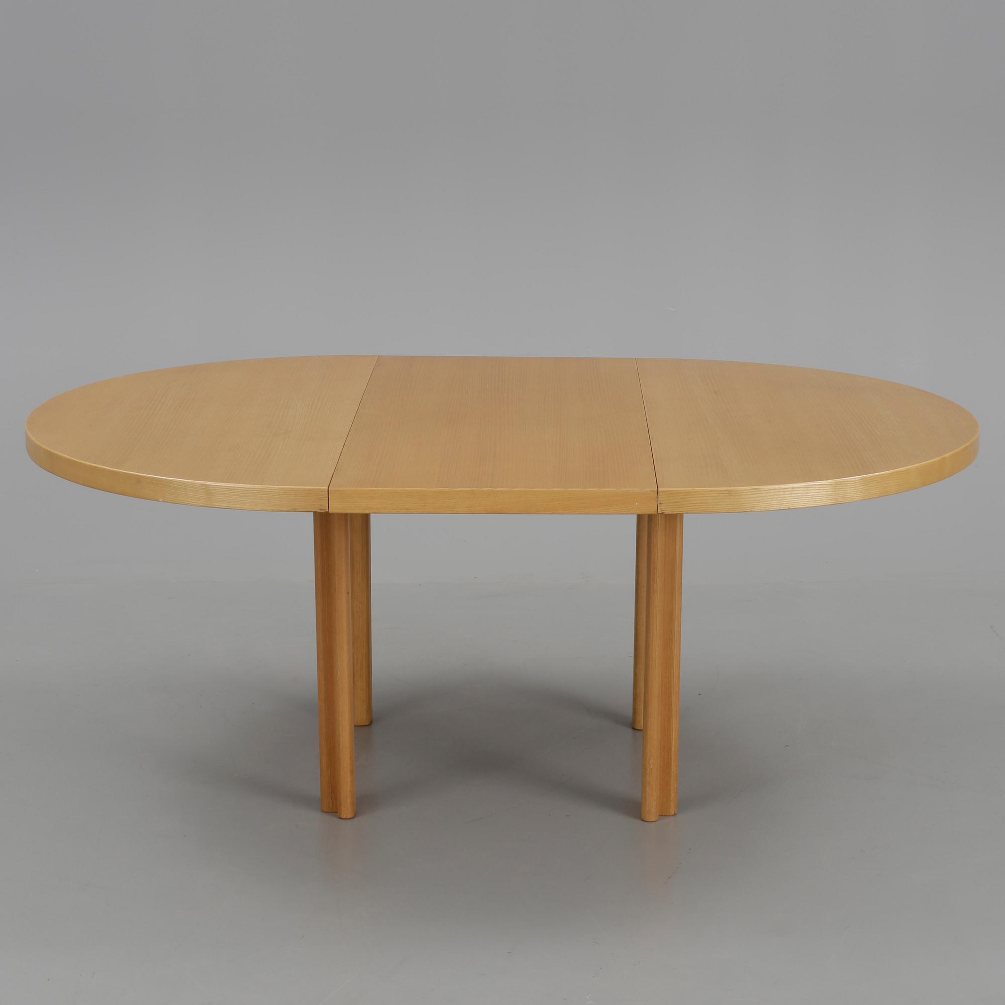 MATBORD, med en iläggsskiva, Alvar Aalto, 1900-talets andra hälft.